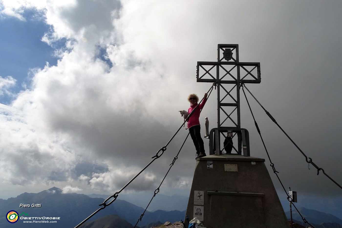90 Croce di vetta del Pizzo Tre Signori (2554 m).JPG